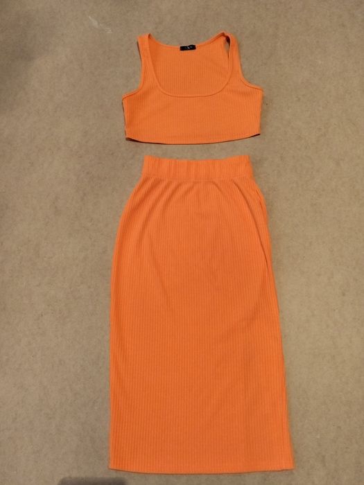 Стильний жіночий костюм