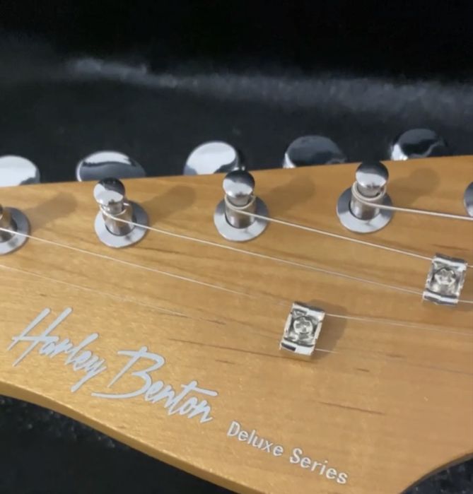 Harley Benton Stratocaster Deluxe Series LH (Canhoto) + Hardcase Rígido
