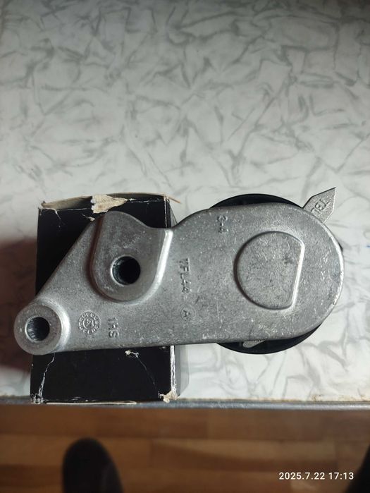 продам ролик натяжителя ремня ГРМ на форд