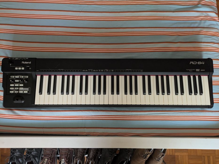 Piano Roland RD64