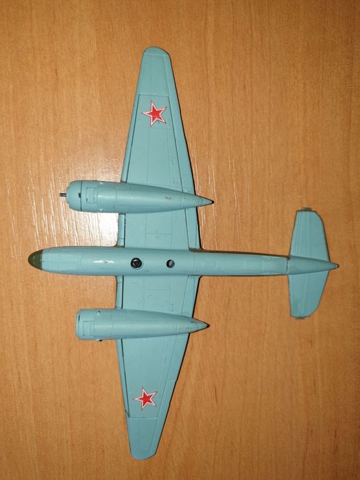 Самолёт металический