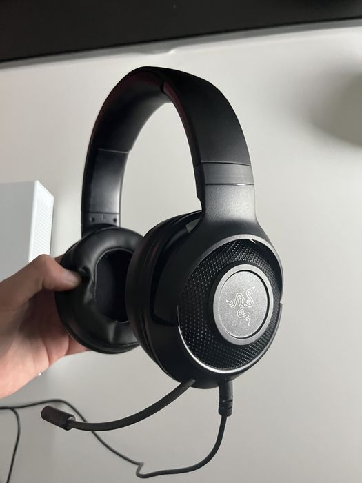 Xbox One Digital Edition + Controller + Razer Headphones64171757634946122