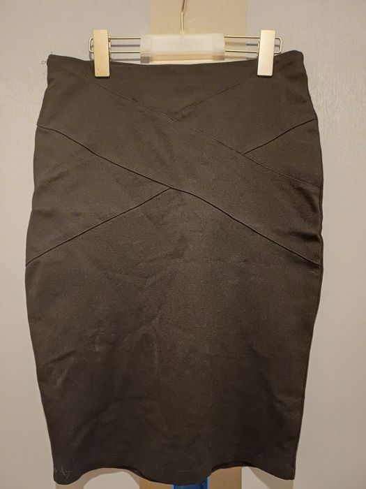 Czarna spodnica ołówkowa M
Poniżej wym