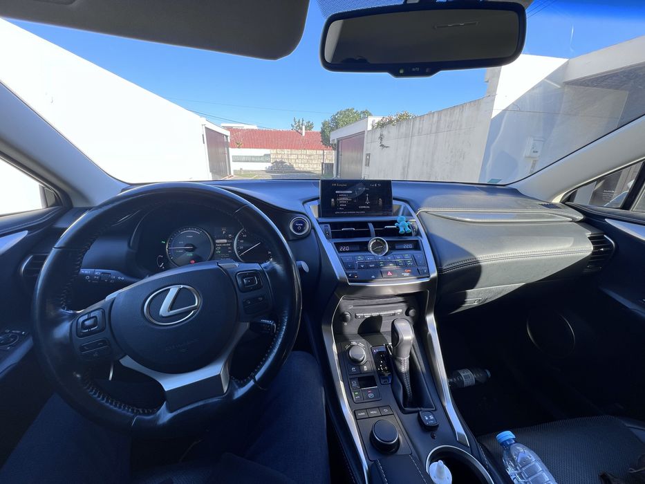 Lexus  300  Nxh hibrido