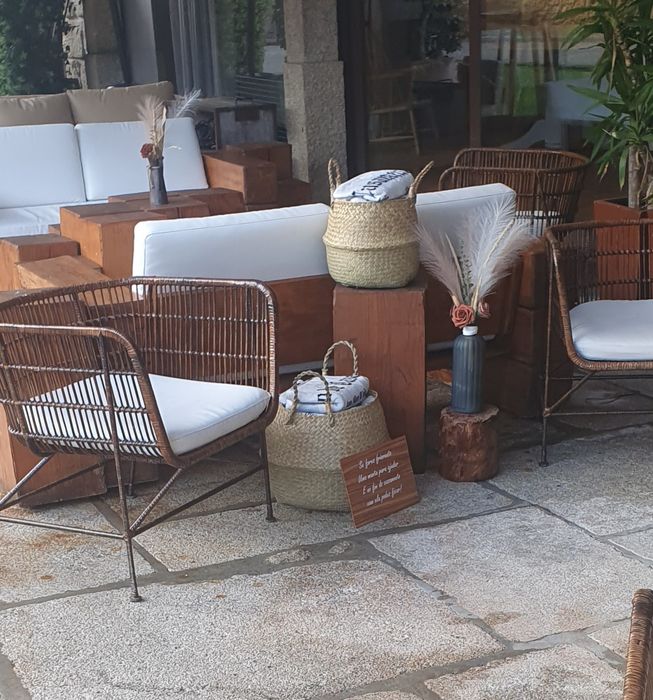 Jarras/garrafões de vidro e cestos para decoração