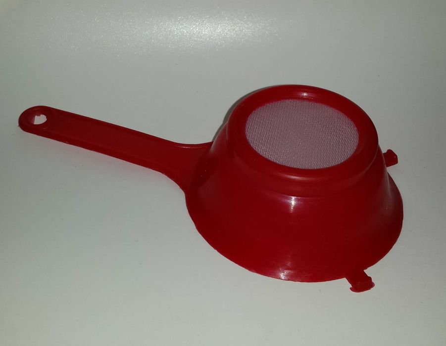 Посуда Кухонное пластиковое мелкое ситечко сито с ручкой ушками сетка