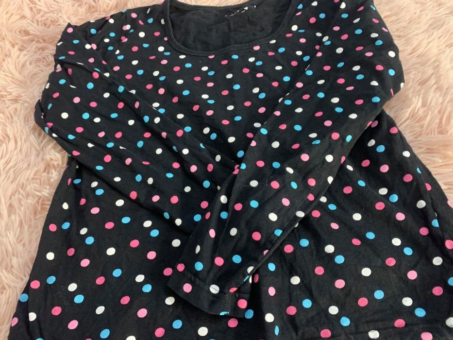 Bluzka czarna z długim rękawem w kropki