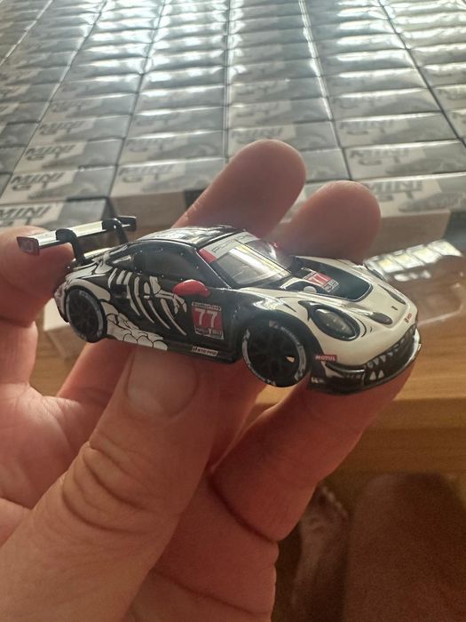 Mini GT Porsche 911 GT3 R AO Racing Skeleton 1143 kartonik