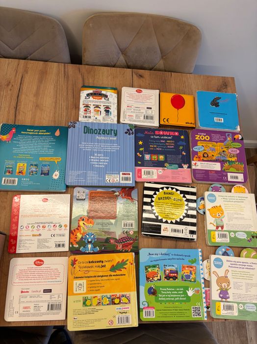 Zestaw 16 książeczek dla malucha