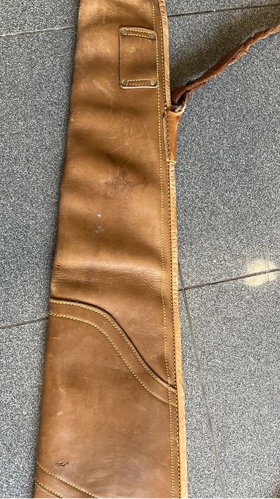 Várias bolsas para espingardas
