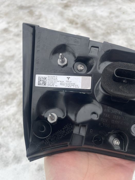 Фонарі Tesla Model 3