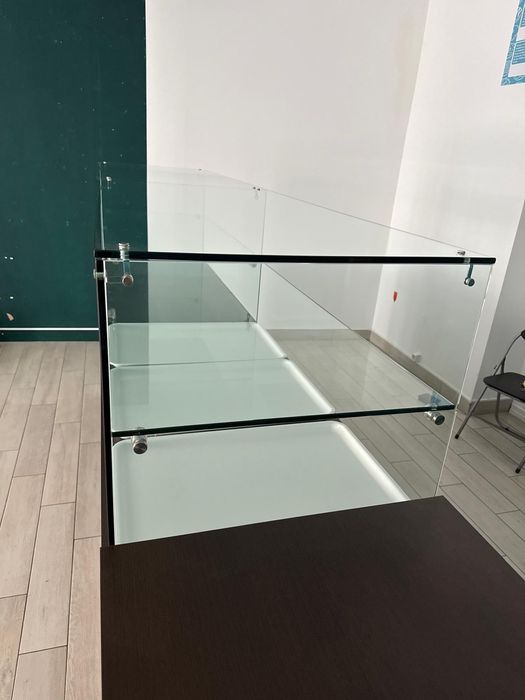 Balcão/Vitrina com arrumação como nova