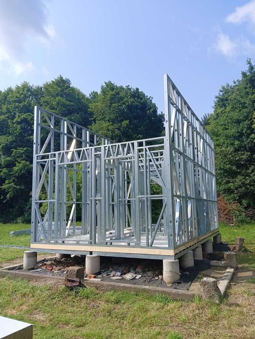 Konstrukcja : hale,domy,garaże,carport,wiaty,pergole,kontenery,schody