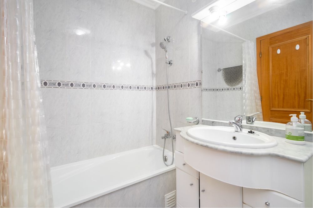 FÉRIAS  Praia da Rocha com piscina, Ac, estacionamento e internet