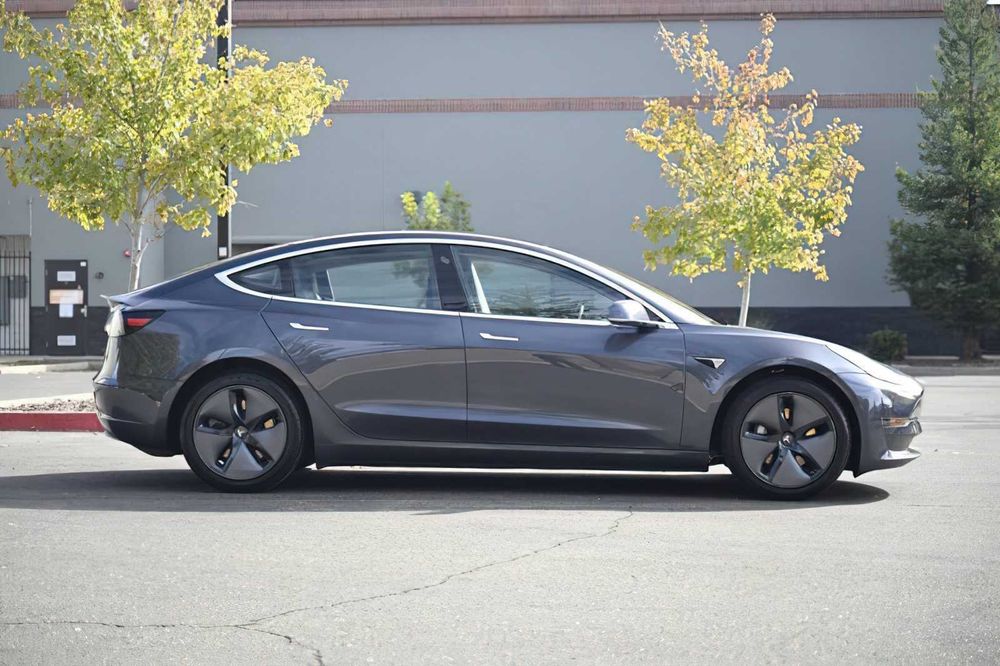 Tesla Model 3 Long Range      2019
