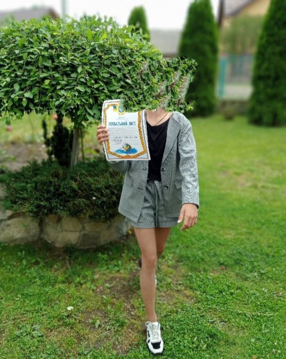 Костюм для дівчинки підлітка