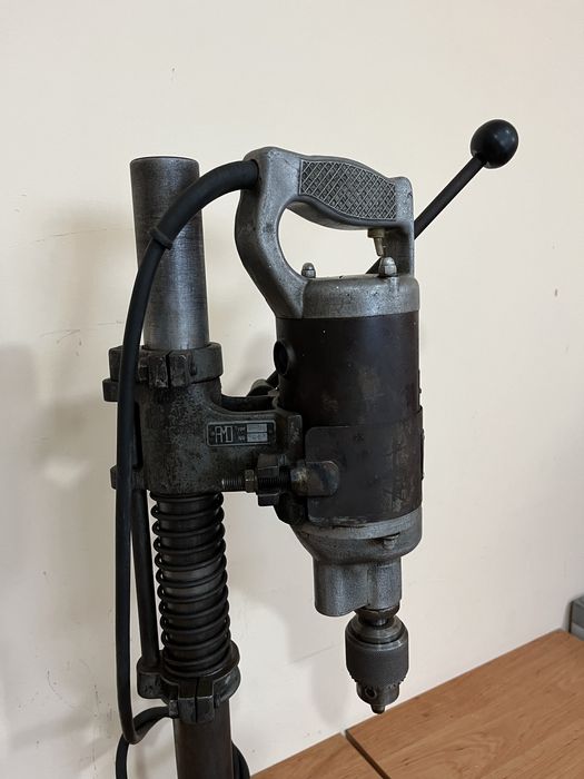 Stojak,statyw z oryginalną wiertarką