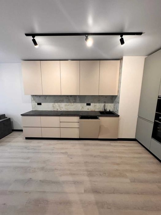 2 кімнатна квартира з ремонтом та меблями поруч з Велесом