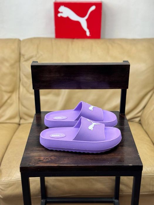 Лиловые женские слансы пума Фиолетовые бузковые тапки на лето Шлепки Puma очень мягкие и удобные шльопанцы на каждый день Акция !! 499 грн