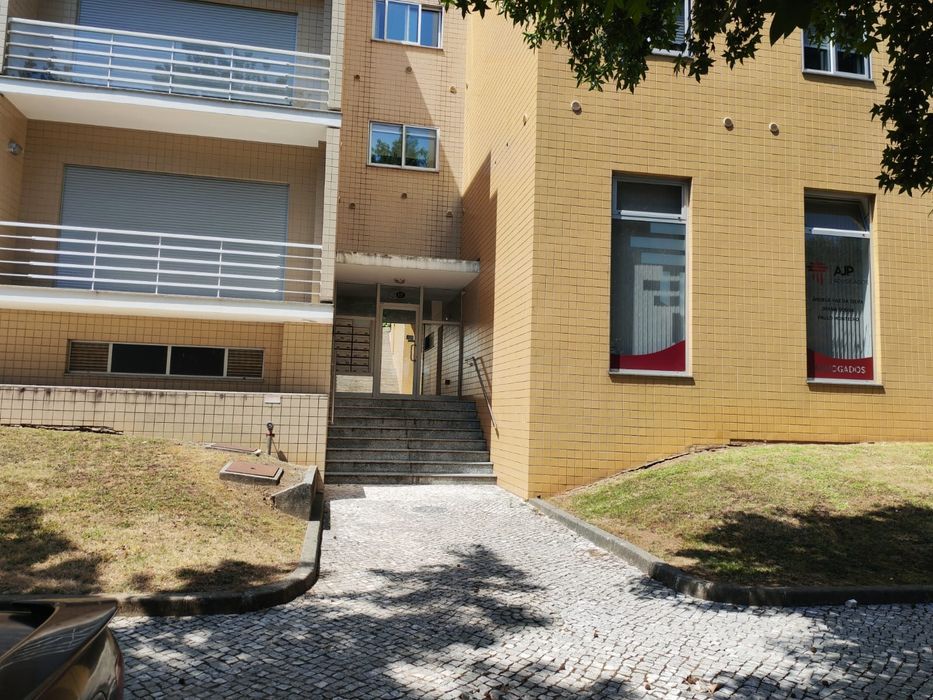 Armazém no centro de São João da Madeira