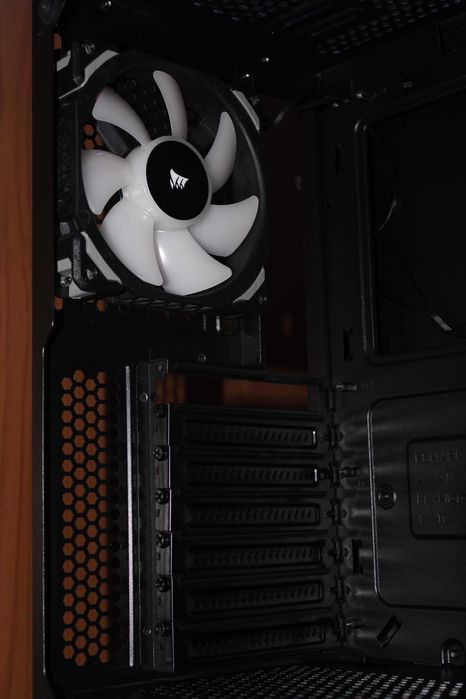 Caixa para pc Corsair iCUE 220T RGB Airflow Preta