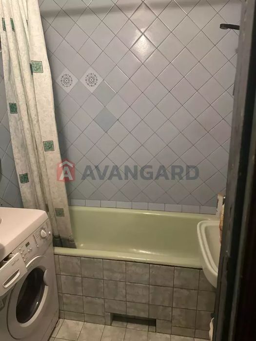 Продам 3 кімнатну квартиру на пр. Олександра Поля (Кірова), низ