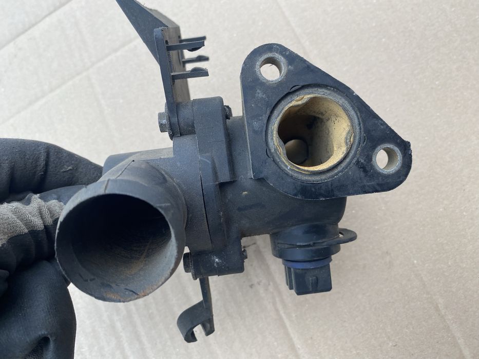 Skoda Felicia 1.3 obudowa termostatu