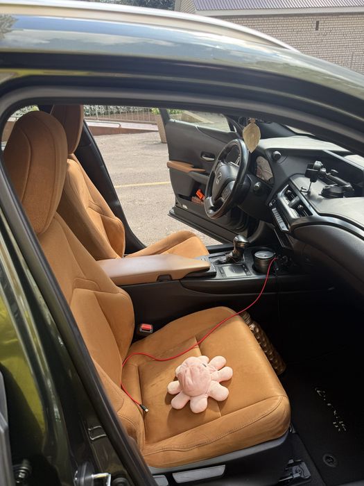 Lexus UX2020 1 покоління