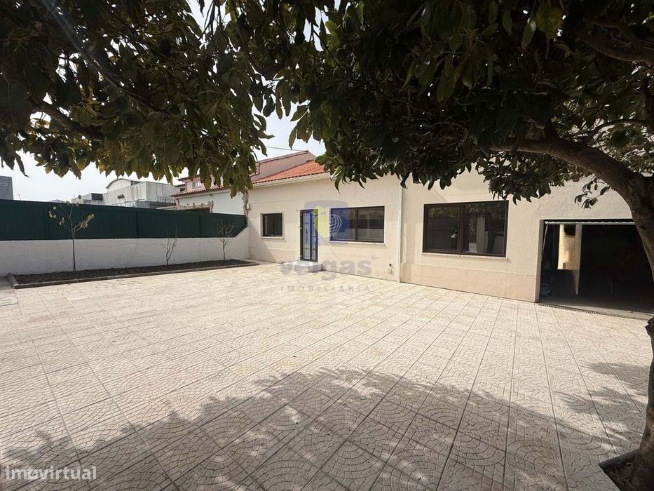 Moradia T5 com Jardim, Garagem e Sótão – A 2 Minutos das Caldas da Rai