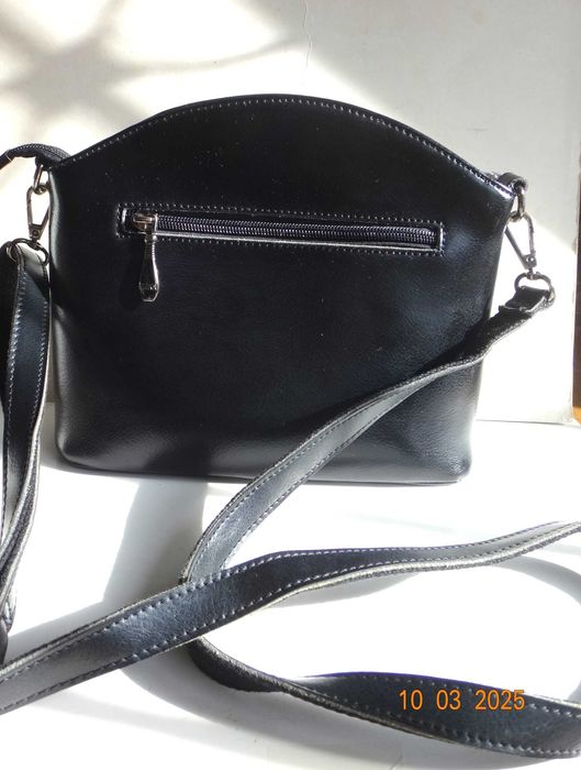 Женская маленькая сумочка на плечо.