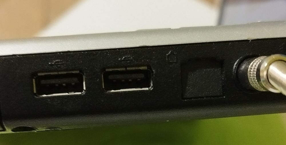 Laptop Toshiba Satellite L500 15,6" Pentium 2,1Ghz 4 + 2 GB RAM Win 10