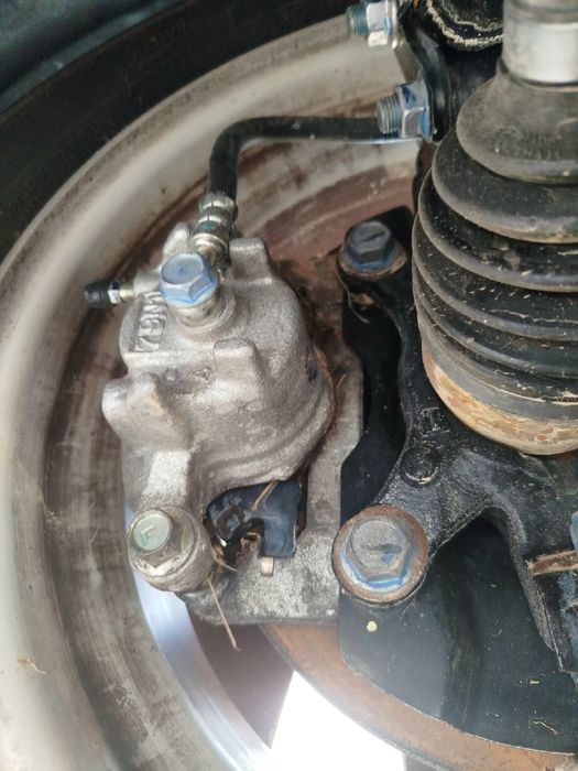 Pinça travão / maxila de travão frente direita MITSUBISHI Space Star H