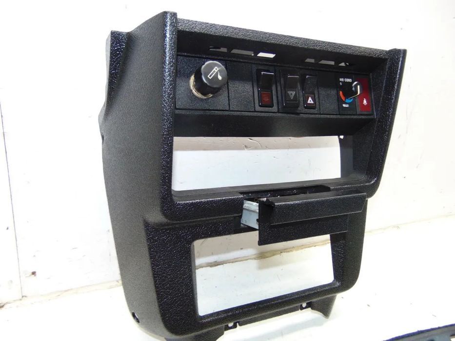 Volvo 244 consola frontal/Chapeleira usado em bom estado
