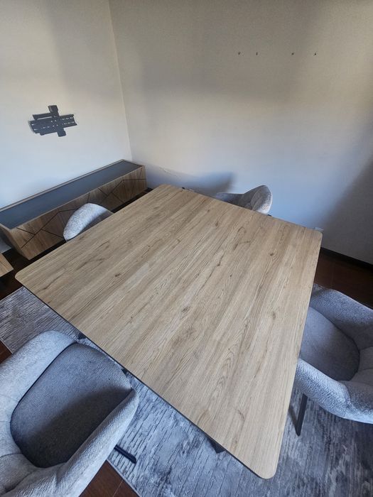 Mesa de Jantar 136x136