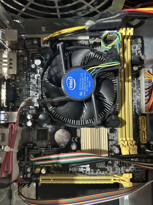 Материнська плата Asus H81M-R