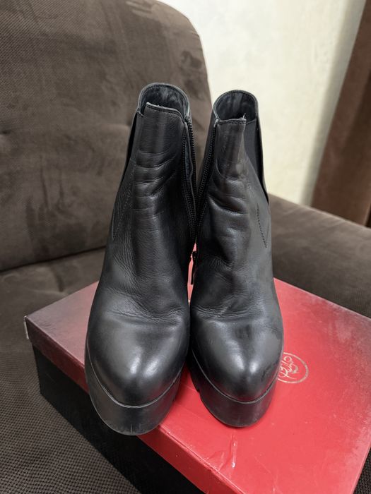 Чоботи черевики estro