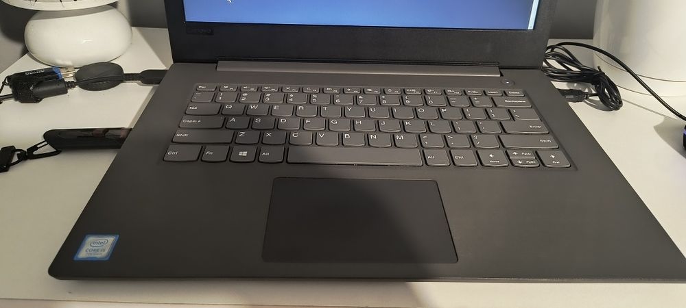 Laptop Lenovo V130-14IKB (81HQ00DGPB), i5, M2, Win 10 Pro