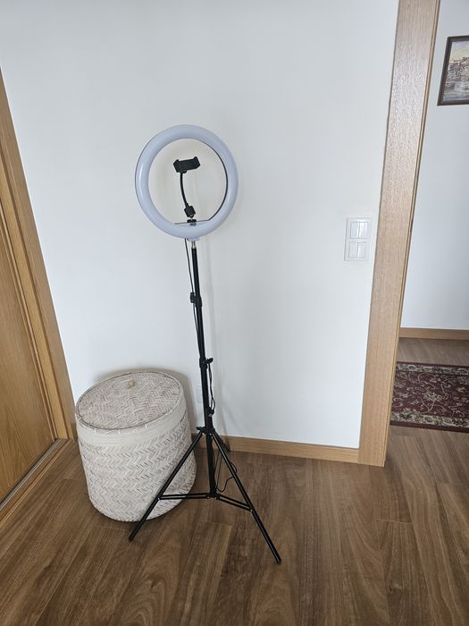 Vendo tripé, dá para fazer fotos,vídeos, tik toks,lives, etc