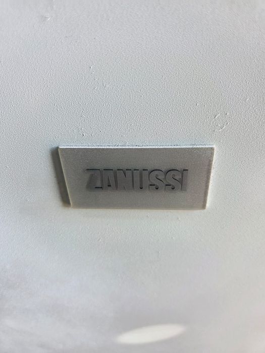 Arca vertical em bom estado