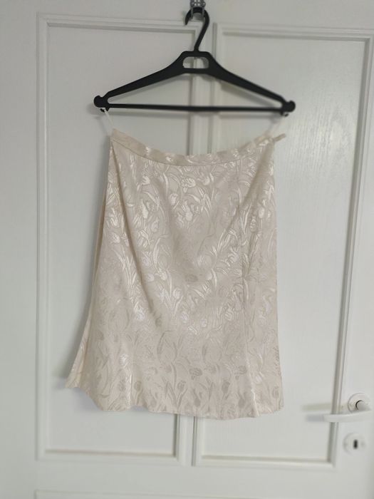 Garsonka ecru ze wzorem