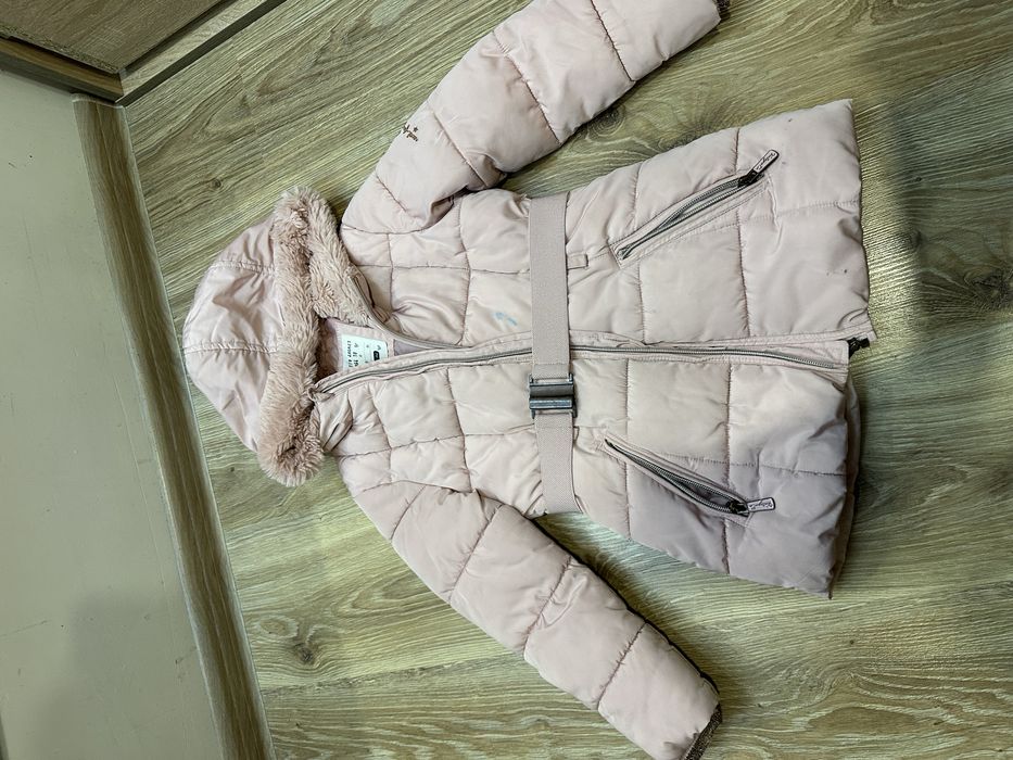 Куртка на дівчинку 110