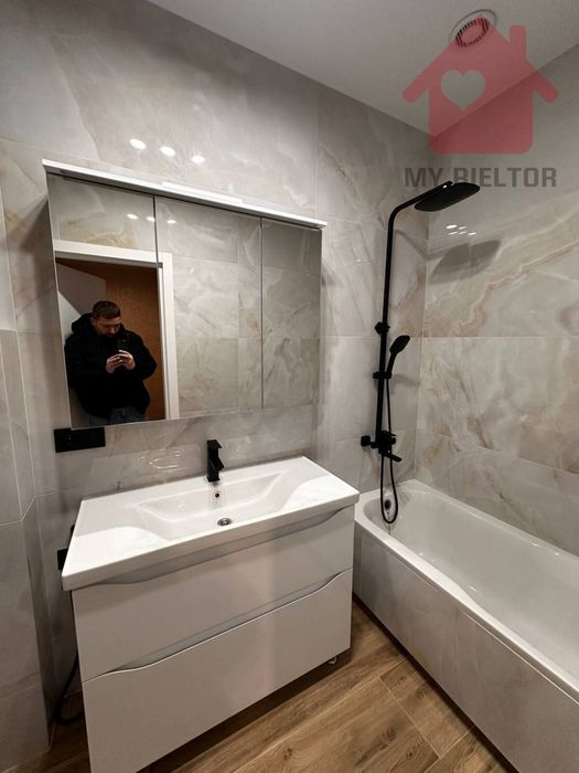 Продаж будинку у новому котеджному містечку!