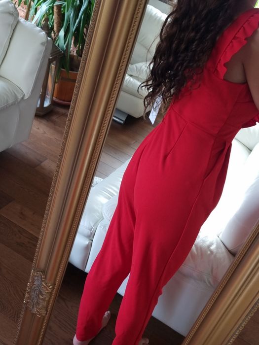Nowy czerwony sexy kombinezon na ramiączkach z dekoltem WalG r. S