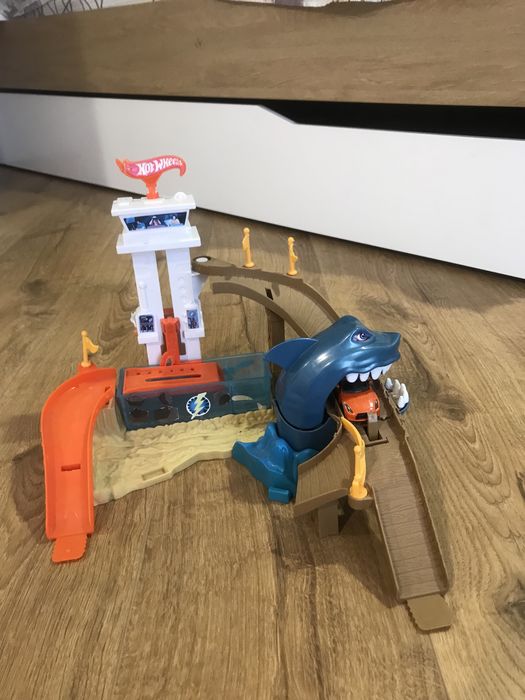Трек Hotwheels з машинкою
