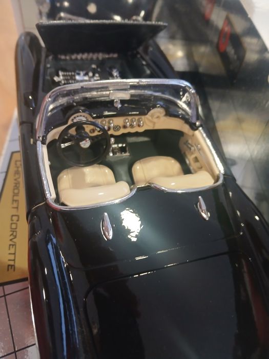 Corvette  1957 escala 1.18