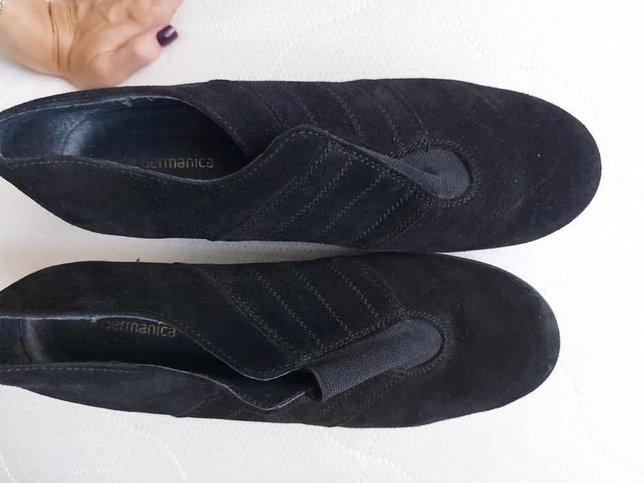 Ботильоны на танкетке