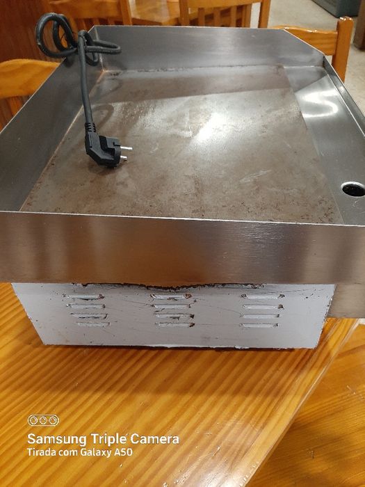 Grelhador.  Chapa eléctrica