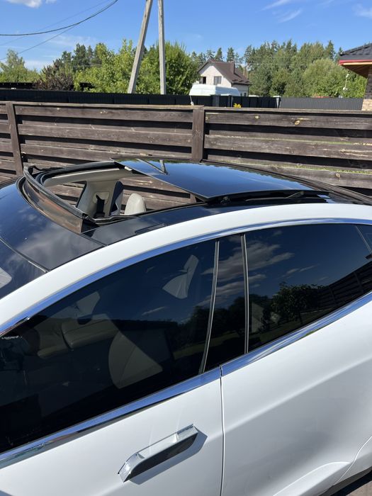 Tesla model s p 85
