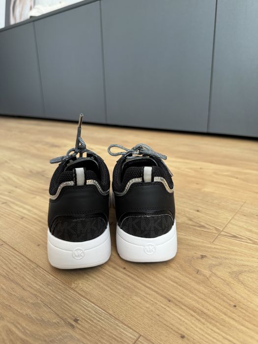 Оригінальні жіночі  кросівки  Michael Kors Octavia Trainer Tech Canvas Black