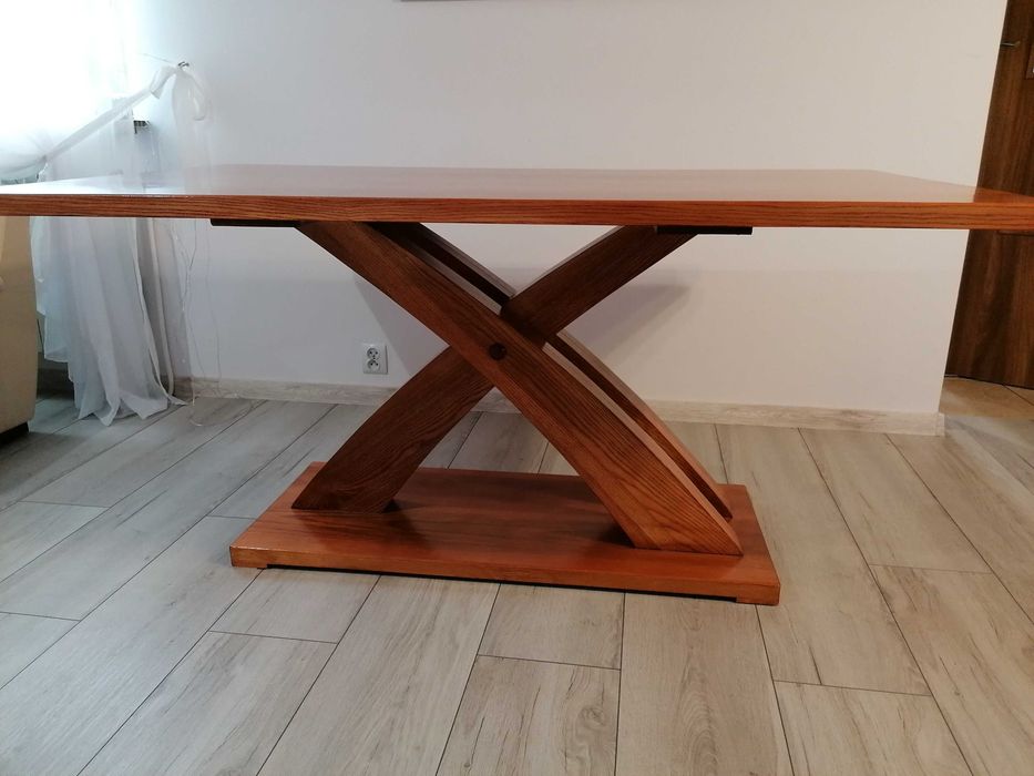 Piękny drewniany Jesionowy stół.
